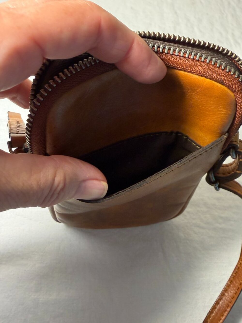 Wild West Los Angeles Woven Leather Crossbody Phone Bag Cognac Brown Minimalist - Picture 12 of 14